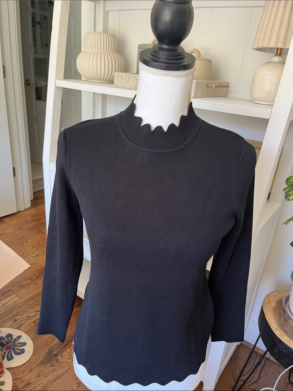 Cable & Gauge  Black Long Sleeve Scalloped collar and Hem light sweater